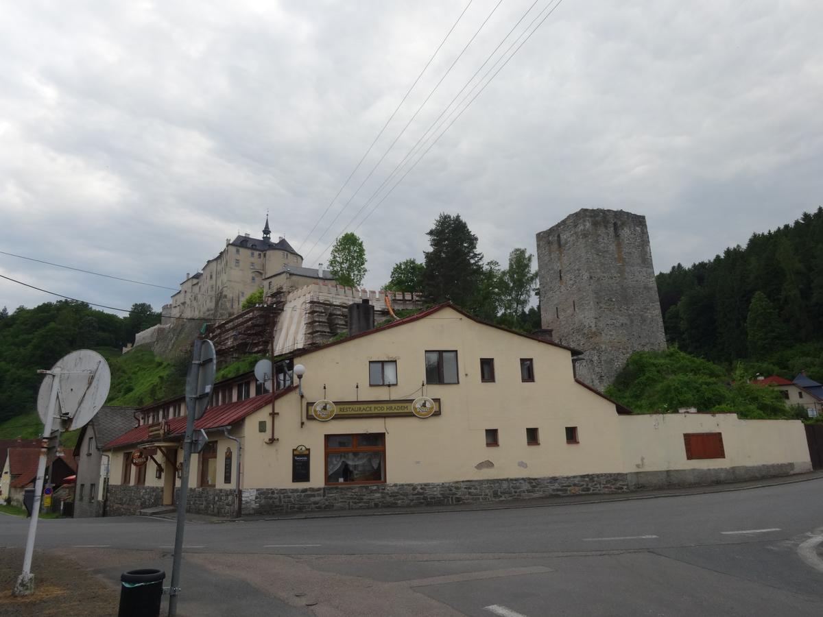 Hostinec U Janatu S Ubytovanim Cestin Exteriör bild